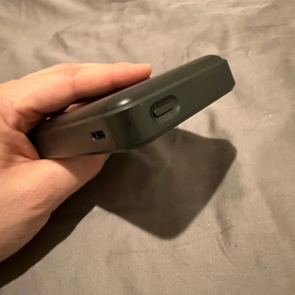 MagSafe Wireless Power Bank - Black